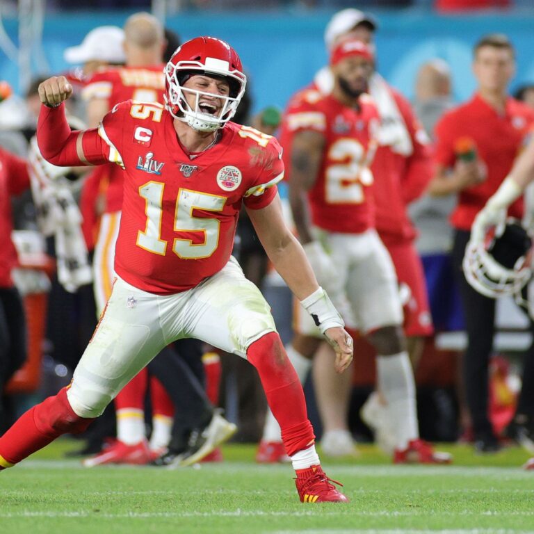 Super Bowl LIV: Chiefs vs. 49ers – Mahomes’ Magic, Fourth-Quarter Frenzy, and Miami’s Spectacle